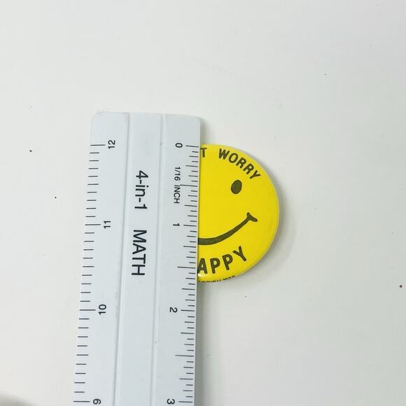 Vtg Original 1980s Don’t Worry HAPPY FACE Pinback Button Yellow Smiley Badge Pin - Picture 3 of 3